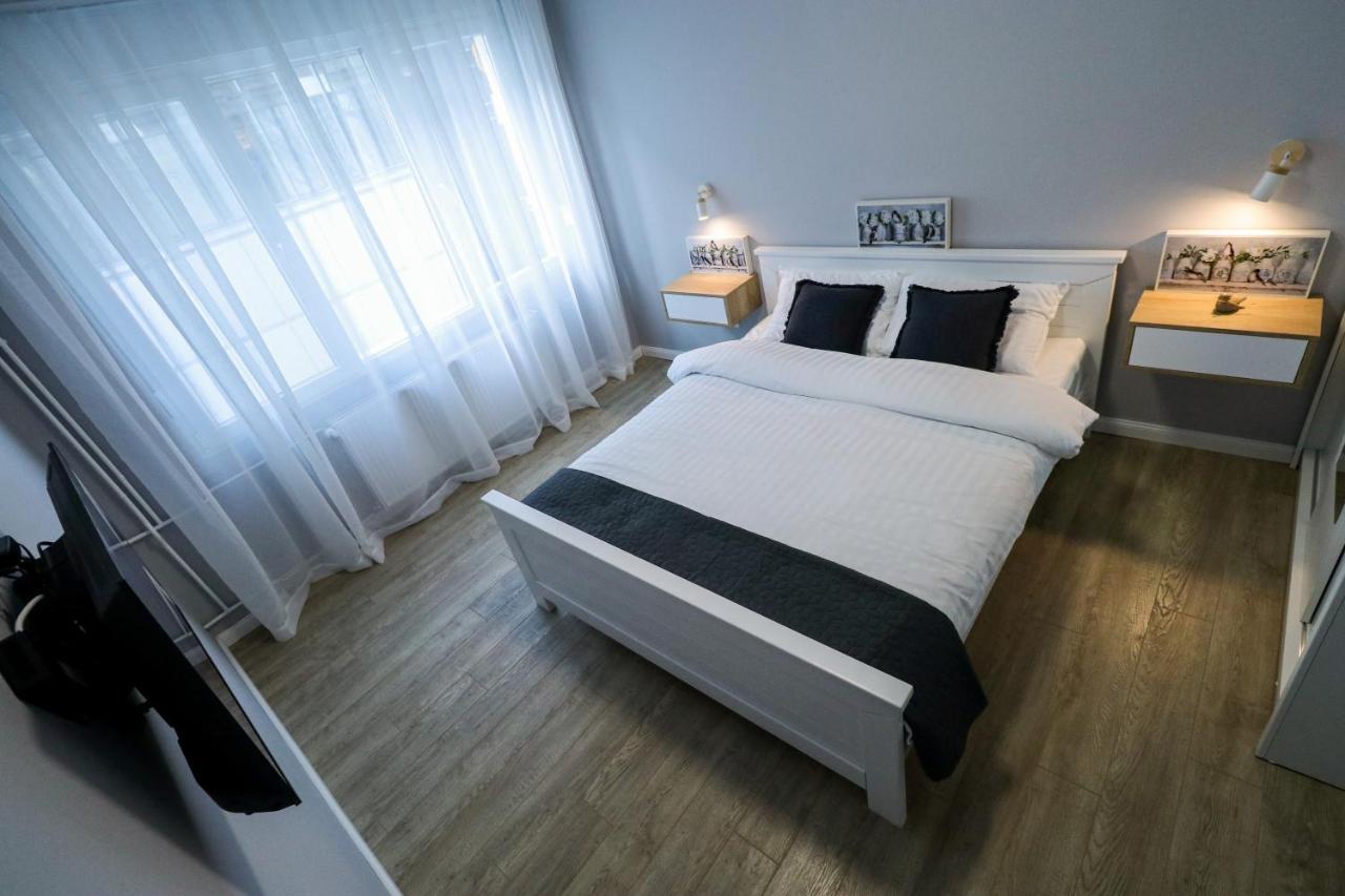 Heart Of Nis Apartment ภายนอก รูปภาพ